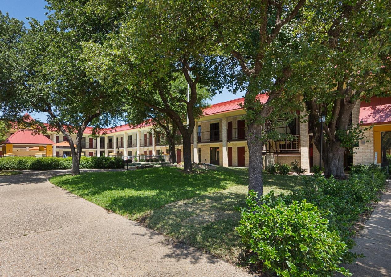 Red Roof Inn Plus+ Dallas - アディスン エクステリア 写真