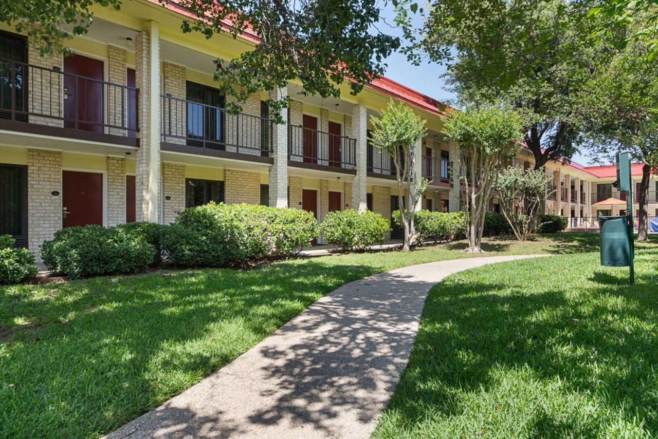 Red Roof Inn Plus+ Dallas - アディスン エクステリア 写真