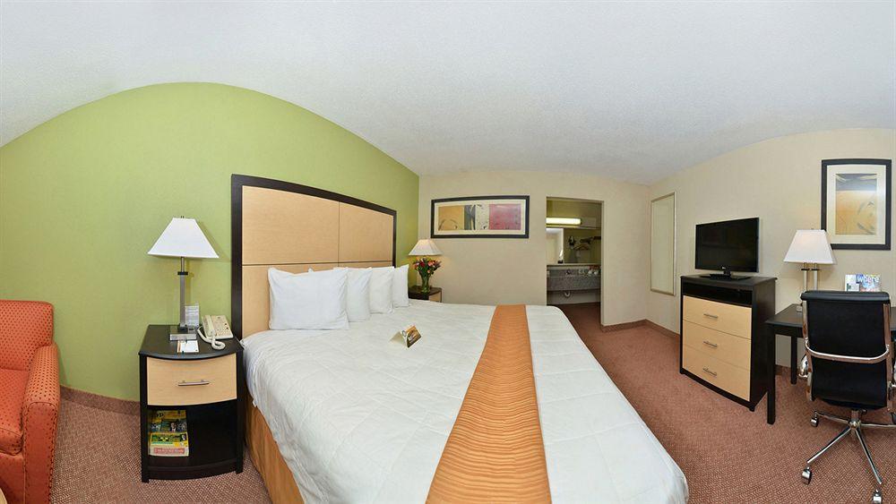 Red Roof Inn Plus+ Dallas - アディスン 部屋 写真