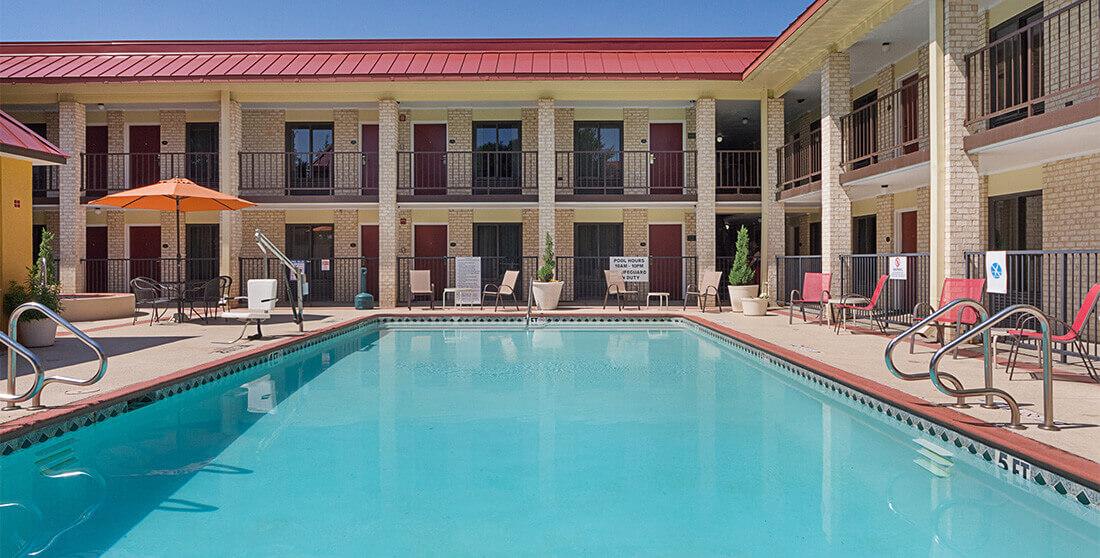 Red Roof Inn Plus+ Dallas - アディスン エクステリア 写真