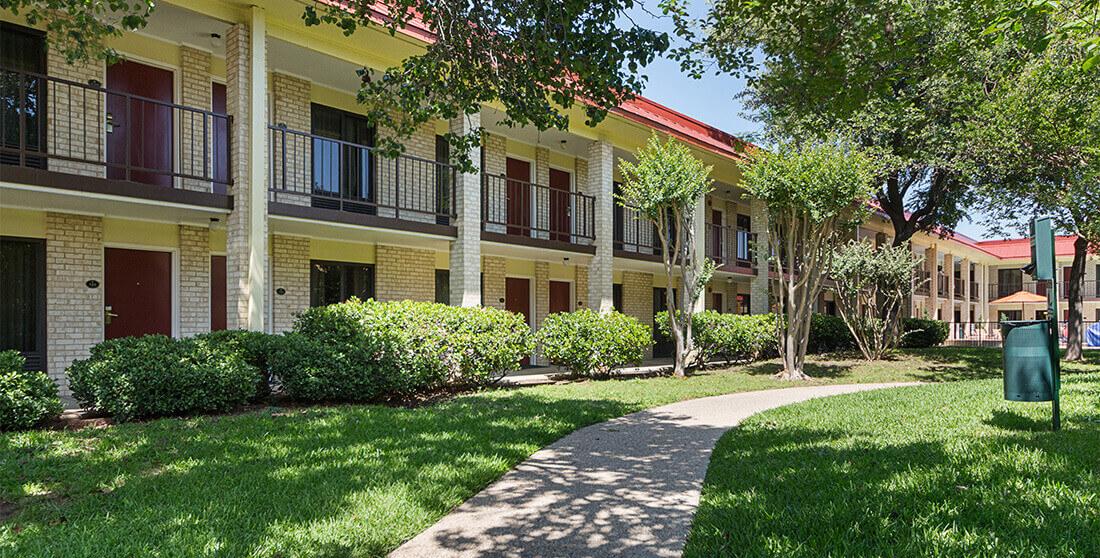Red Roof Inn Plus+ Dallas - アディスン エクステリア 写真